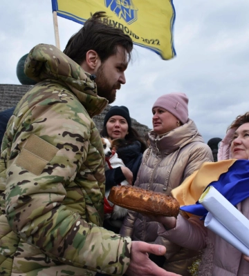 &quot;Поверніть наших героїв&quot;: на акцію в Дніпрі завітав Гендальф, - ФОТО, ВІДЕО
