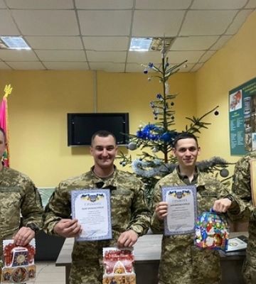 На Волині кращих прикордонників-строковиків нагородили святковими подарунками 