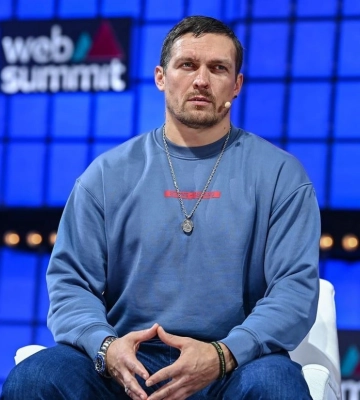 Олександр Усик пожертвував майже 14 мільйонів на відбудову села під Бучею