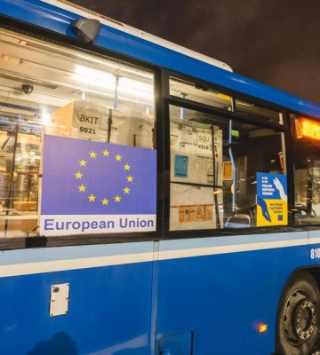 П&#039;ять країн надали 120 автобусів для українських школярів