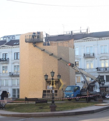 В Одессе начали демонтаж памятника Екатерине II