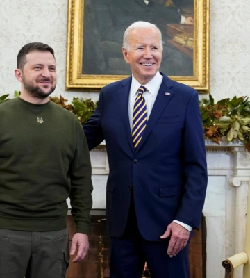 Зеленський передав військовому з Бахмута відзнаку від Байдена