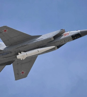 На Україну полетіли ракети: повітряна тривога у всіх областях (мапа)