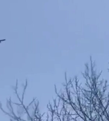 Проліт російської ракети у небі над Київщиною. ВIДЕО