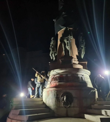 В Одесі демонтували пам&#039;ятники Катерині II та Суворову, відео