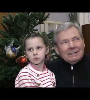 В Запоріжжі встановили ялинки незламності (ВІДЕО)