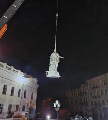 В Одесі демонтували пам’ятник Катерині ІІ