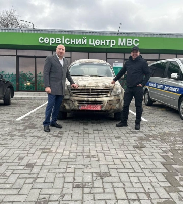 Сервісні центри МВС Запоріжжя допомогли армійцям із автівкою