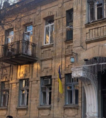 У Херсоні внаслідок ракетного обстрілу пошкоджено будівлю кардіодиспансеру, дві особи постраждали 