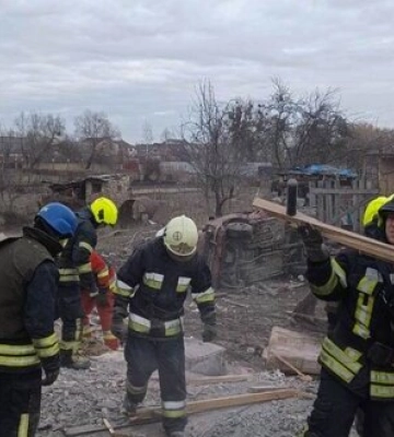 Наслідки ракетної атаки на Київ. ФОТОрепортаж
