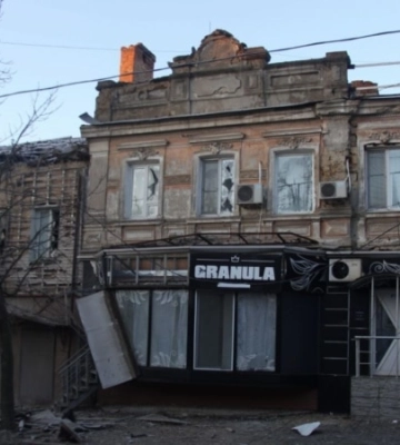 Нічні удари по Херсону. Армія РФ продовжує руйнувати житлові квартали (фотосвідчення)
