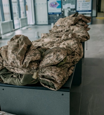 Полтавська облрада спільно з ОВА передали понад 700 бушлатів ЗСУ