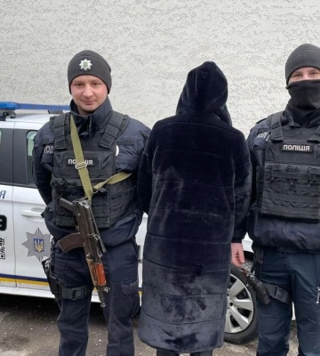 30-річна ужгородка ховала наркотики в чохлі телефона