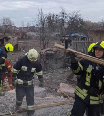 Наслідки ракетної атаки на Київ. ФОТОрепортаж