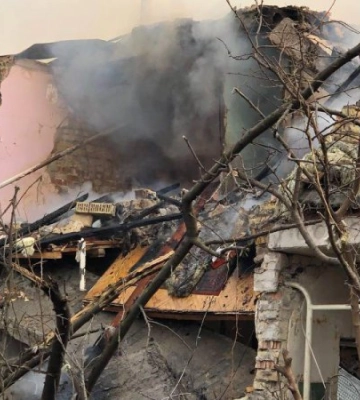 Вибухи в Києві: уламки збитої ракети потрапили в будівлю