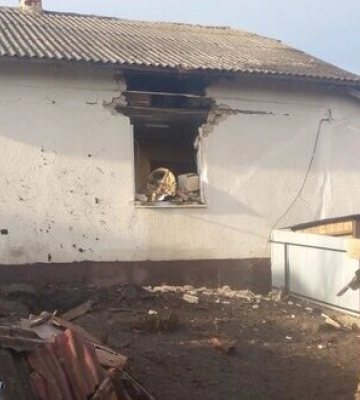 У будинку на Івано-Франківщині, куди влучила ракета, перебували жінка з дитиною. ФОТО