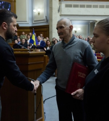 Президент вручив орден «Золота Зірка» рідним загиблого Героя з Волині Віталія Пархомука