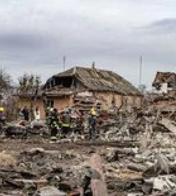 Последствия падения обломков российской ракеты в Киеве: фоторепортаж