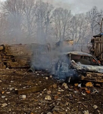 Знесені будинки та згорілі авто: у ДСНС показали наслідки ракетної атаки у 4 районах Києва. Фото