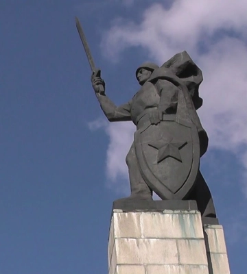 Мер Сум нарешті відповів на петицію про демонтаж меморіалу радянському солдату