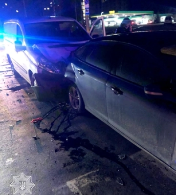 У Луцьку п&#039;яний водій не дотримав дистанції та врізався в авто 