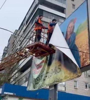 “Обережно! Руzzкий світ”: привезені з Херсона зразки російської пропаганди виставлять у музеї в Києві