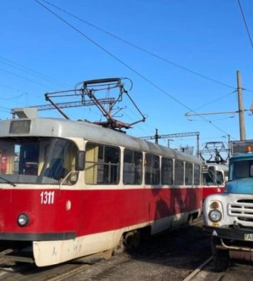 Як міський транспорт Дніпра зустрічав масовану ракетну атаку