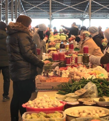 Скільки коштують продукти до новорічного столу на Ізмаїльському центральному ринку (відео)
