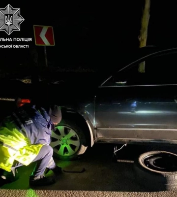 Патрульні допомогли водіям, в яких з`явились проблеми на дорогах