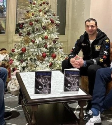 У Львові відбулась презентація книги про екс-чемпіона світу Котельника
