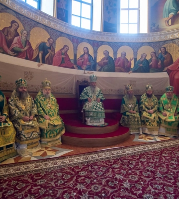Більш як 50% українців підтримують заборону УПЦ МП, - опитування