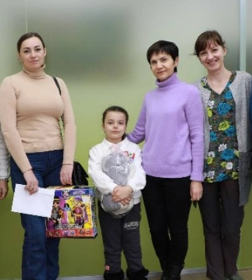 В Одесі допомогли постраждалій від ракетного удару дівчині