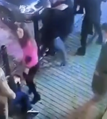 Заступился за девушку: в сети появилось видео, как кадыровцы в Крыму избивают парня в клубе