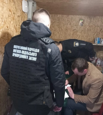На Вінниччині прикордонники виявили склад із контрафактними сигаретами