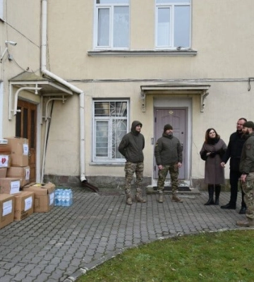Луцька міськрада передала розвідникам взуття, теплі речі та медикаменти