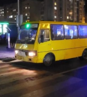 У Львові маршрутка наїхала на літню жінку