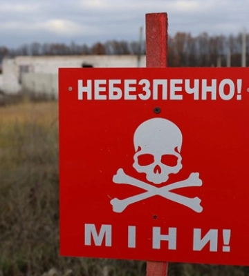 Їхали до лісу за ялинкою: на Харківщині підірвалася на міні подружня пара