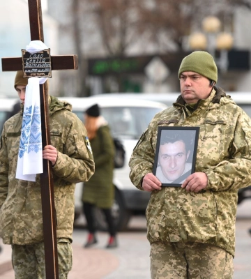 Рівне попрощалося із захисником України сержантом Сергієм Салом (Фото)