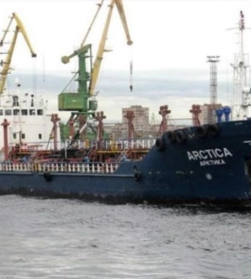 В Санкт-Петербурге вспыхнул нефтяной танкер
