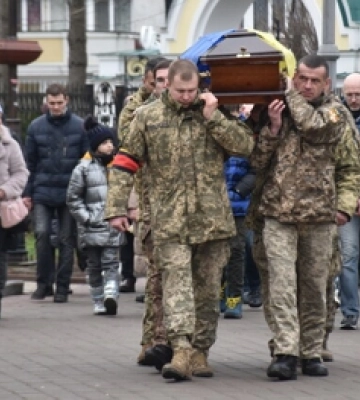 Луцьк попрощався із загиблим на Донеччині Олександром Кравчуком 