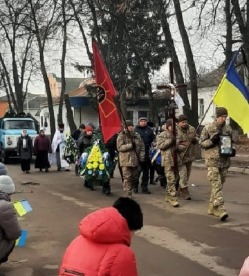 У Лебедині провели в останню путь героя