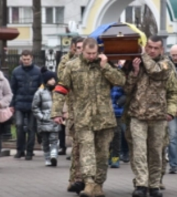 У Луцьку останню шану віддали військовослужбовцю Олександру Кравчуку