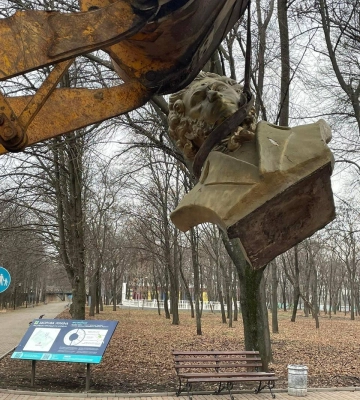В Краматорске демонтирован бюст Пушкина
