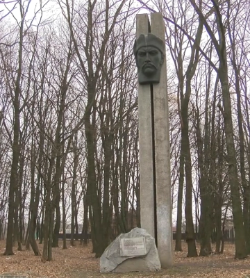 На пам`ятнику Мартину Пушкарю в Полтаві пропонують замінити табличку