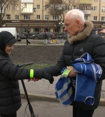 «Захистимо дітей разом»: маленьким полтавцям роздавали флікери та світловідбивальні жилети