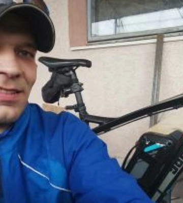 Херсонські веловолонтери і під обстрілами не здаються
