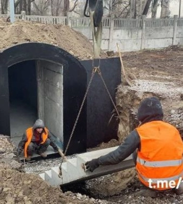 У запорізькому парку облаштовують модульне укриття - відео