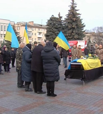У Рожищі навколішки зустріли загиблого захисника Святослава Симінського. ФОТО