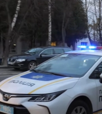 У Луцьку чоловік погрожував застрелити водія через конфлікт на дорозі (відео)