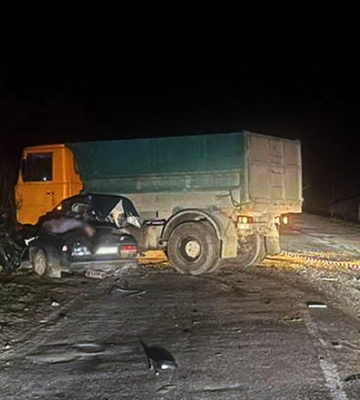На Хмельниччині вантажівка розчавила легковик разом з водіем